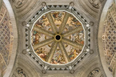 Ansicht des Gewölbes des Mittelschiffs mit Fresko, Certosa di Pavia, Lombardei, Italien